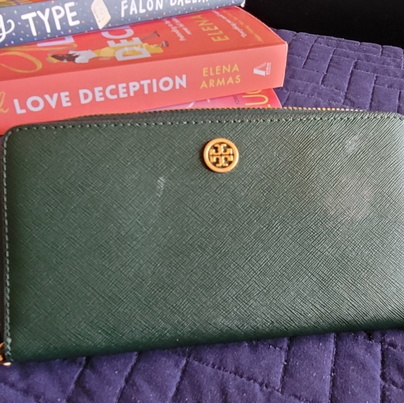 Tory Burch Robinson Continental Wristlet Wallet - Picture 3 of 4
